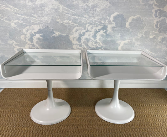 Pair of White Space Age Side Tables / Nightstands with Tulip Foot 1960's, ISKU, Finland