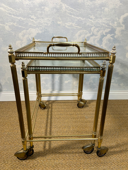 Attractive Pair of Nesting Serving Trolleys / Bar Carts with Removable Tray, France, 1950s